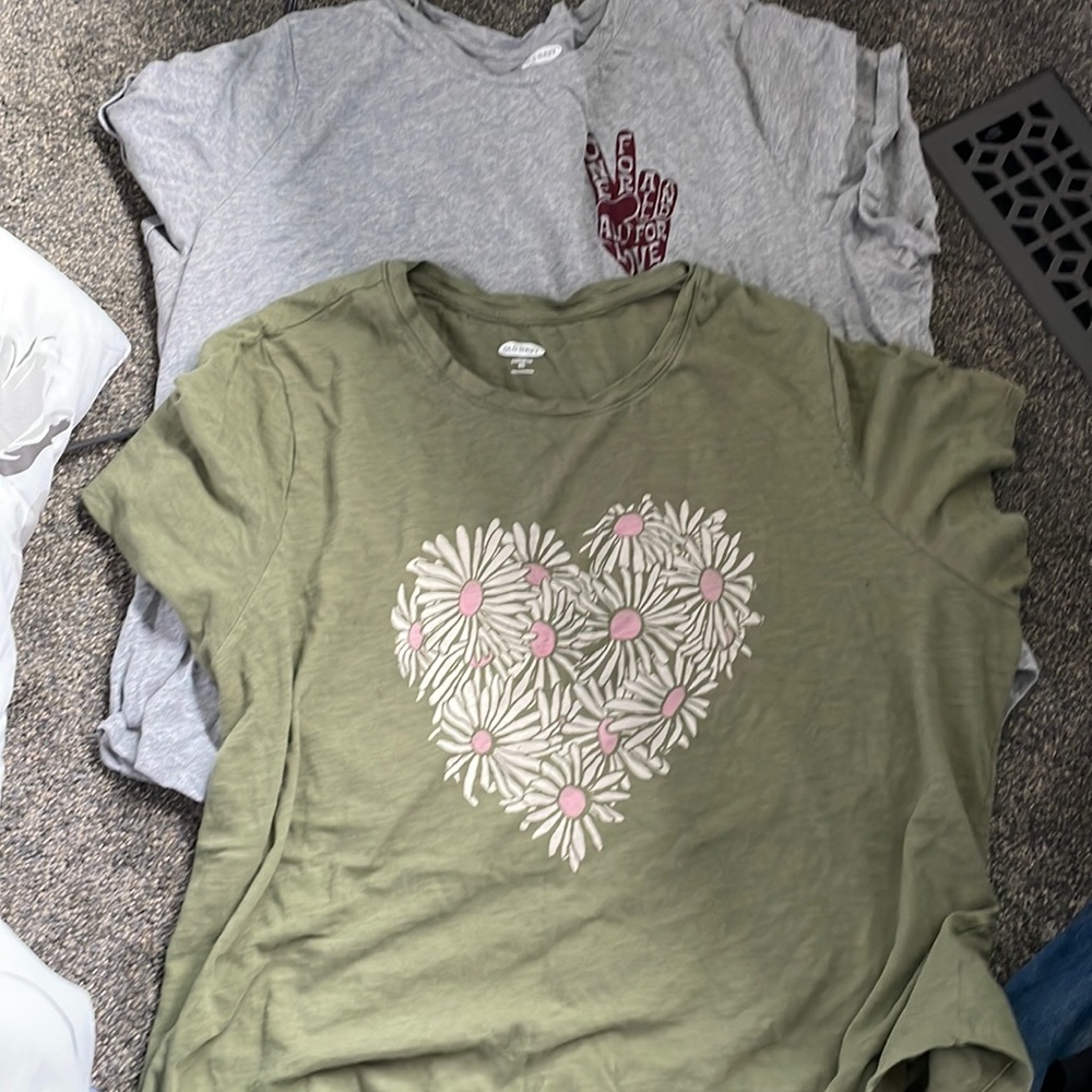 Two old navy tshirts